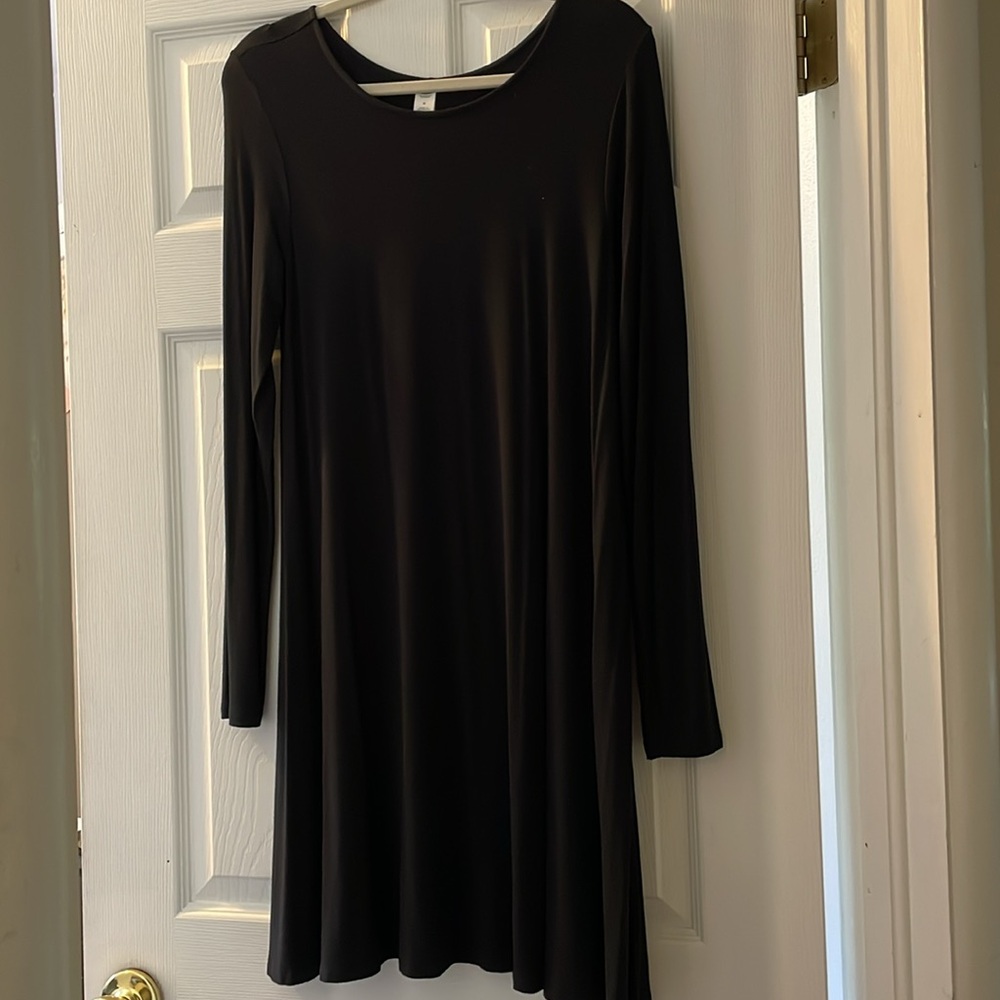 Old Navy Black swing Long Sleeve Dress. Excellent condition. Size M